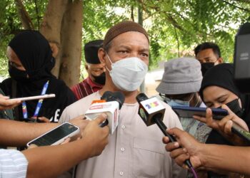 Radzi ditemui pemberita di pekarangan Jabatan Forensik HRPB Ipoh, hari ini. - UTUSAN/MUHAMAD NAZREEN SYAH MUSTHAFA