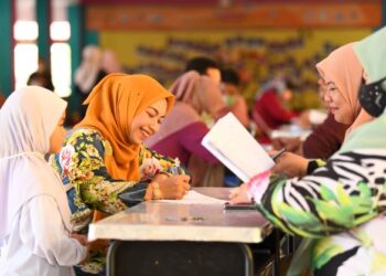 SEMUA murid layak menerima Bantuan Awal Persekolahan tanpa mengira status keluarga kecuali murid sekolah antarabangsa dan ekspatriat.