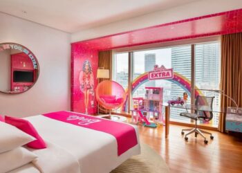 Dekorasi berkonsepkan Barbie di Hotel Hyatt, Kuala Lumpur adalah yang pertama seumpamaanya di Malaysia.