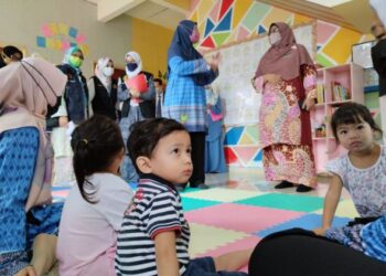 Jabatan Kesihatan Negeri Pahang membuat lawatan ke beberapa premis pusat asuhan dan jagaan kanak-kanak di sekitar Kuantan, di Kuantan, Pahang. - UTUSAN/ DIANA SURYA ABD WAHAB