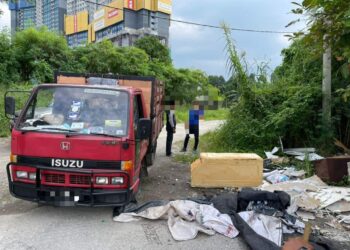 Lori yang dibawa mampu mengisi tiga tan sisa sampah, namun pemandunya memilih untuk melupuskan sampah sedikit demi sedikit bagi mengelak dikesan penguat kuasa.