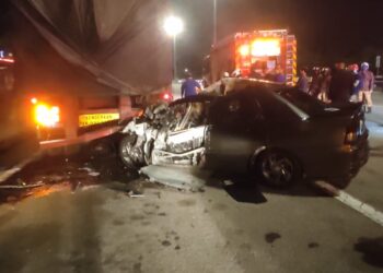 KEADAAN kemalangan yang menyebabkan seorang lelaki maut selepas kereta yang dipandunya melanggar belakang sebuah lori di Kilometer 1.5 Lebuhraya Tun Dr Lim Chong Eu, George Town, Pulau Pinang awal pagi tadi.