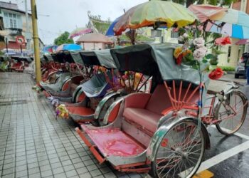 PERKHIDMATAN kapal layar (cruise) dari Terminal Swettenham Pier Cruise yang kembali beroperasi 22 Disember ini turut dinantikan penarik beca di sekitar Georgetown, Pulau Pinang.