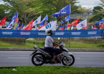 PENGUNDI Johor buat pertama kalinya menyaksikan pertembungan antara 14 parti politik dengan cita-cita membentuk kerajaan negeri.
