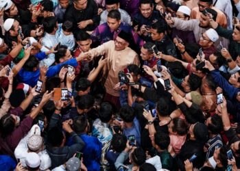 PELANTIKAN Anwar Ibrahim sebagai Perdana Menteri amat dinanti-nantikan dan ini menjadi
fenomena serta landskap baharu dalam arena politik negara sejak merdeka pada 1957.
