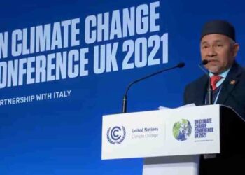TUAN Ibrahim Tuan Man ketika berucap di Persidangan Perubahan Iklim Pertubuhan Bangsa-Bangsa Bersatu (COP26) di Scotland, baru-baru ini.