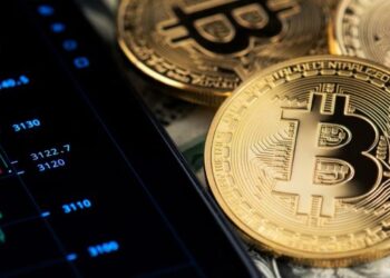 SELEPAS mengalami kejatuhan berpanjangan, bitcoin kembali
mencatatkan peningkatan nilai didorong oleh sokongan para pedagang.
– AGENSI