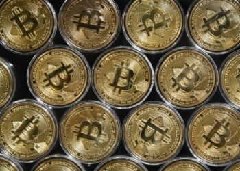 Nilai bitcoin jatuh ke bawah paras AS$50,000 buat kali pertama sejak Mac.