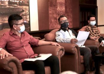 PH sepatutnya dapat membaca sentimen rakyat yang muak dengan politikus katak. – GAMBAR HIASAN/RASUL AZLI SAMAD
