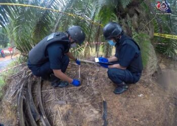 UNIT Pemusnah Bom IPK Johor menjalankan operasi pemusnahan bom lama di Ladang Sepang Loi, Segamat, Johor semalam.