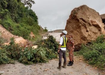 TNB mengesan berlaku pergerakan tanah susulan insiden runtuhan bongkah batu di sebuah sub stesen elektrik di ladang ternakan ayam di Kampung Raja Musa, Bestari Jaya, Selangor.