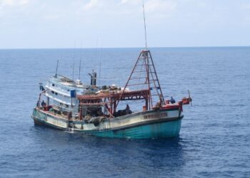 BOT nelayan Vietnam yang ditahan Maritim Malaysia selepas menceroboh perairan negara di Kuala Terengganu, Selasa lalu.