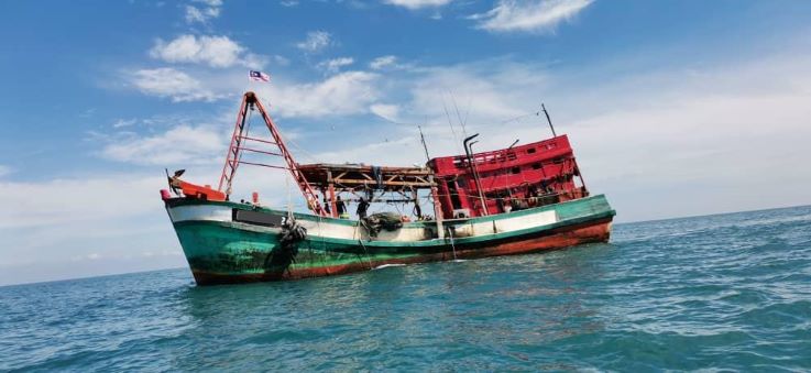 Dua bot Vietnam, 19 kru ditahan ceroboh perairan negara Dua bot Vietnam, 19 kru ditahan ceroboh perairan negara