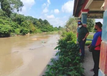 KELIBAT buaya yang merisaukan penduduk terutama para nelayan yang menjadikan Sungai Sayong sebagai lokasi mencari rezeki di Kota Tinggi, Johor.