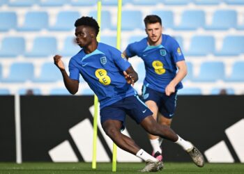 PENYERANG England, Bukayo Saka menjadi sandaran untuk merobek gawang Perancis dalam aksi suku akhir Piala Dunia, Ahad ini. - AFP