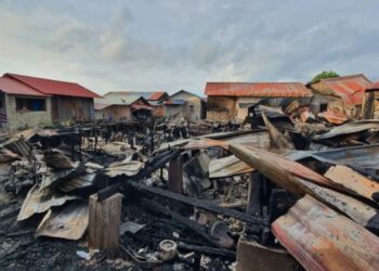 SEBAHAGIAN daripada 17 buah rumah yang terbakar di penempatan haram Kampung Bukit Malut, Langkawi pada 16 Mac lalu. - FOTO/NUR AMALINA AZMAN