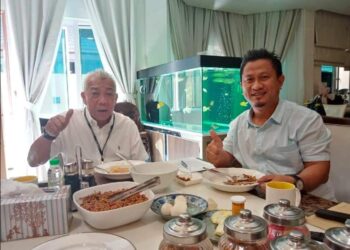 GAMBAR tular yang mendakwa Bung Moktar Radin makan telur penyu yang merupakan satu kesalahan di bawah Enakmen Hidupan Liar 1997.