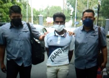 SOYID Korim Zafor Huson (tengah) dibawa ke Mahkamah Majistret Seremban hari ini atas pertuduhan membunuh rakan senegaranya  awal bulan lalu di sebuah rumah di Jalan Bukit Tembok, Seremban.
