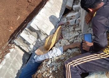 MANGSA yang tersepit dan tertimbus dengan batu-bata serta konkrit meninggal dunia di Indera Mahkota 15, Kuantan, Pahang . - FOTO IHSAN JBPM PAHANG