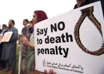 AKTIVIS di Pakistan mengadakan protes membantah hukuman mati dilaksanakan. - AGENSI