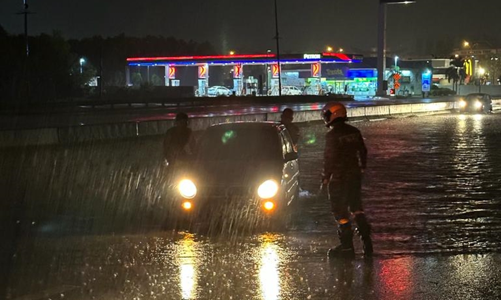 Kereta banjir