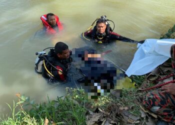 PASUKAN Penyelamat di Air (PPDA) JBPM berjaya menemukan mangsa dalam jarak kira-kira 15 meter dari lokasi kejadian sekitar Tandop Belat Raja, Sungai Tambun Tulang, Arau hari ini. -UTUSAN