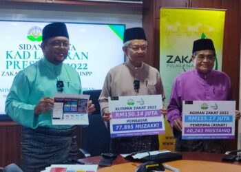 AHMAD ZAKIYUDDIN Abdul Rahman (tengah) pada sidang akhbar pengumuman prestasi kutipan dan agihan zakat ZPP bagi tahun 2022 di Bukit Mertajam, Pulau Pinang hari ini. - Pix: IQBAL HAMDAN