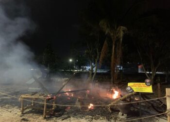 ARCA jerami yang memenangi Anugerah Perak dalam Pesta Padi Antarabangsa Pulau Pinang 4.0 yang berlangsung minggu lalu musnah dalam kebakaran di Kampung Terus, Penanti, Pulau Pinang malam tadi