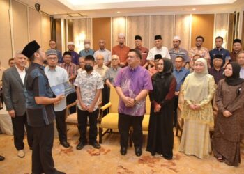 TUANKU Syed Faizuddin Putra Jamalullail dan Tuanku Hajah Lailatul Shahreen Akashah Khalil mendengar 
Pembentangan Pencapaian MAIPs Tahun 2022’ yang disampaikan oleh Mohd Nazim Mohd Noor di Kuala Lumpur baru-baru ini.-UTUSAN