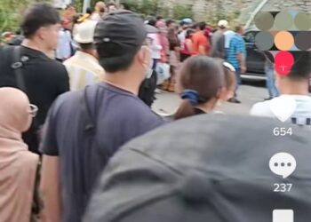 TANGKAP layar video pengunjung yang terkandas di Bukit Bendera, Pulau Pinang semalam akibat perkhidmatan kereta api furnikular yang menghadapi masalah.