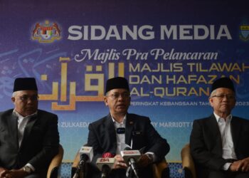 MOHD. NA'IM Mokhtar (tengah) dalam sidang akhbar selepas program prapelancaran majlis Tilawah dan Hafazan al-Quran Peringkat Kebangsaan Tahun 1444H bersamaan 2023 di Bukit Jambul, Pulau Pinang hari ini.