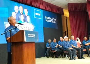 MUHYIDDIN Yassin ketika berucap dalam konvensyen dan pelancaran jentera PN Pulau Pinang di George Town, Pulau Pinang, hari ini.