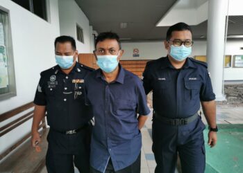 M. RAJA Gopal tidak mengaku bersalah di Mahkamah Majistret, Ayer Keroh, Melaka atas pertuduhan mencabul seorang doktor wanita yang sedang memberikan rawatan kepadanya pada Mei lalu.