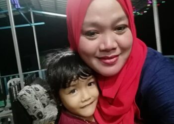 Tiya dan ibunya, Rita Iderawati Daud.