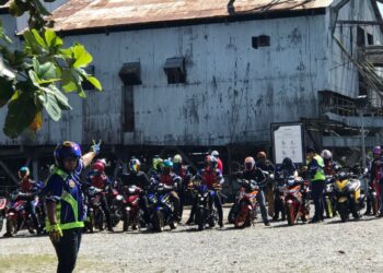 SEBAHAGIAN daripada peserta yang menyertai Program Jelajah Integriti Pelancongan SPRM Perak 2021 di Tanjung Tualang dekat Batu Gajah hari ini.  - UTUSAN/LIYANA RAMLI