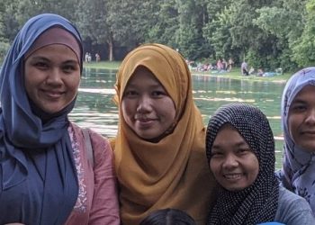 EMPAT sekawan (dari kiri) Anna Rahayu, Hamimatunnisa, Norlaili dan Noor Laili berjaya dalam bidang masing-masing di Jerman.