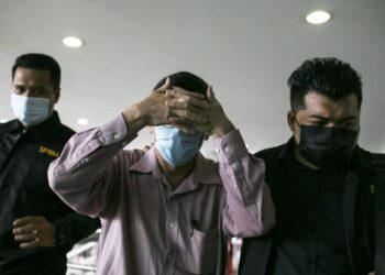 BOON Chin mengaku bersalah di Mahkamah Sesyen Shah Alam, Selangor hari ini atas dakwaan menceroboh tanah rizab sungai, dua minggu lalu.