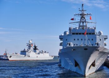 KAPAL China memasuki pelabuhan Gdynia, Poland, yang menandakan lawatan pertama ke negara anggota EU.-AFP