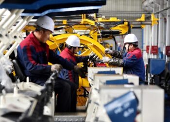 CHINA merekodkan pertumbuhan sektor perindustrian yang lebih perlahan April lalu disebabkan penularan
pandemik Covid-19 di negara itu. - AGENSI