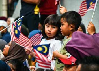 MENJADI tanggungjawab orang Melayu untuk mempertahankan hak kedudukan istimewa mereka
agar dapat diwarisi oleh anak cucu nanti.