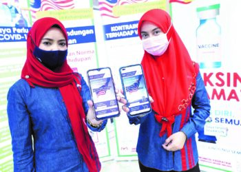 PERLU dipastikan penyebaran maklumat berkaitan risiko jangkitan Covid-19 itu sendiri dapat diterima oleh orang ramai melalui pelbagai saluran. – UTUSAN/RASUL AZLI SAMAD