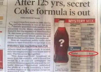 TANGKAP layar memaparkan keratan akhbar luar negara yang mendakwa konon produk Coca-Cola mengandungi bahal alkohol