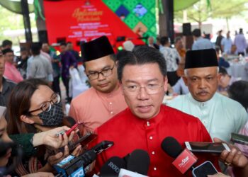NGA Kor Ming selepas Majlis Jalinan Muhibbah KPKT di Putrajaya. - UTUSAN/FAISOL MUSTAFA