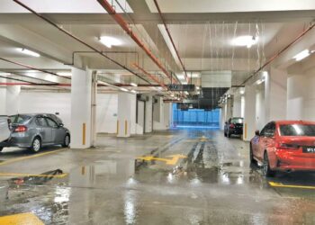 ANTARA situasi kebocoran yang berlaku di Conezion Residences, Putrajaya