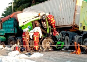 SEBANYAK 152,855 kes kemalangan jalan raya melibatkan lori dan treler dicatatkan dalam tempoh lebih tiga tahun lalu. - IHSAN POLIS