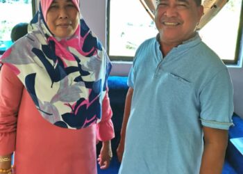 Maruf Ismail (kanan) bersama Juliana Tinggal di rumah mereka di Kampung Ketiau, Putatan, Sabah.