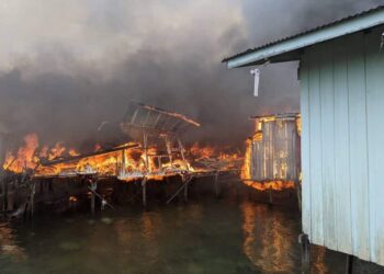 Kejadian kebakaran yang berlaku di Kampung Simunul, Semporna hari ini-Gambar Media sosial