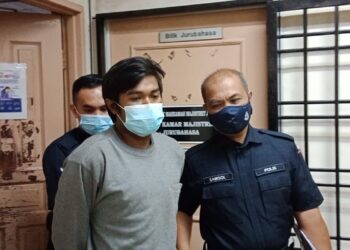 MUHAMMAD Rahim Ahmad dibawa ke  Mahkamah Majistret Johor Bahru hari ini.