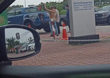 GAMBAR yang tular di dalam laman sosial media Facebook yang mendakwa Menteri Besar Kedah melanggar PKP 3.0 apabila memandu uji kenderaan di Autocity Juru, Pulau Pinang.