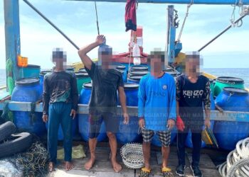 SERAMAI empat nelayan warga Myanmar yang mengendalikan bot tempatan ditahan Maritim Malaysia di sekitar perairan Pulau Kendi, Pulau Pinang semalam kerana tidak memiliki dokumen pengenalan diri yang sah.